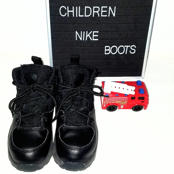 Nike black lace up toddler boots - Picture 2 of 8